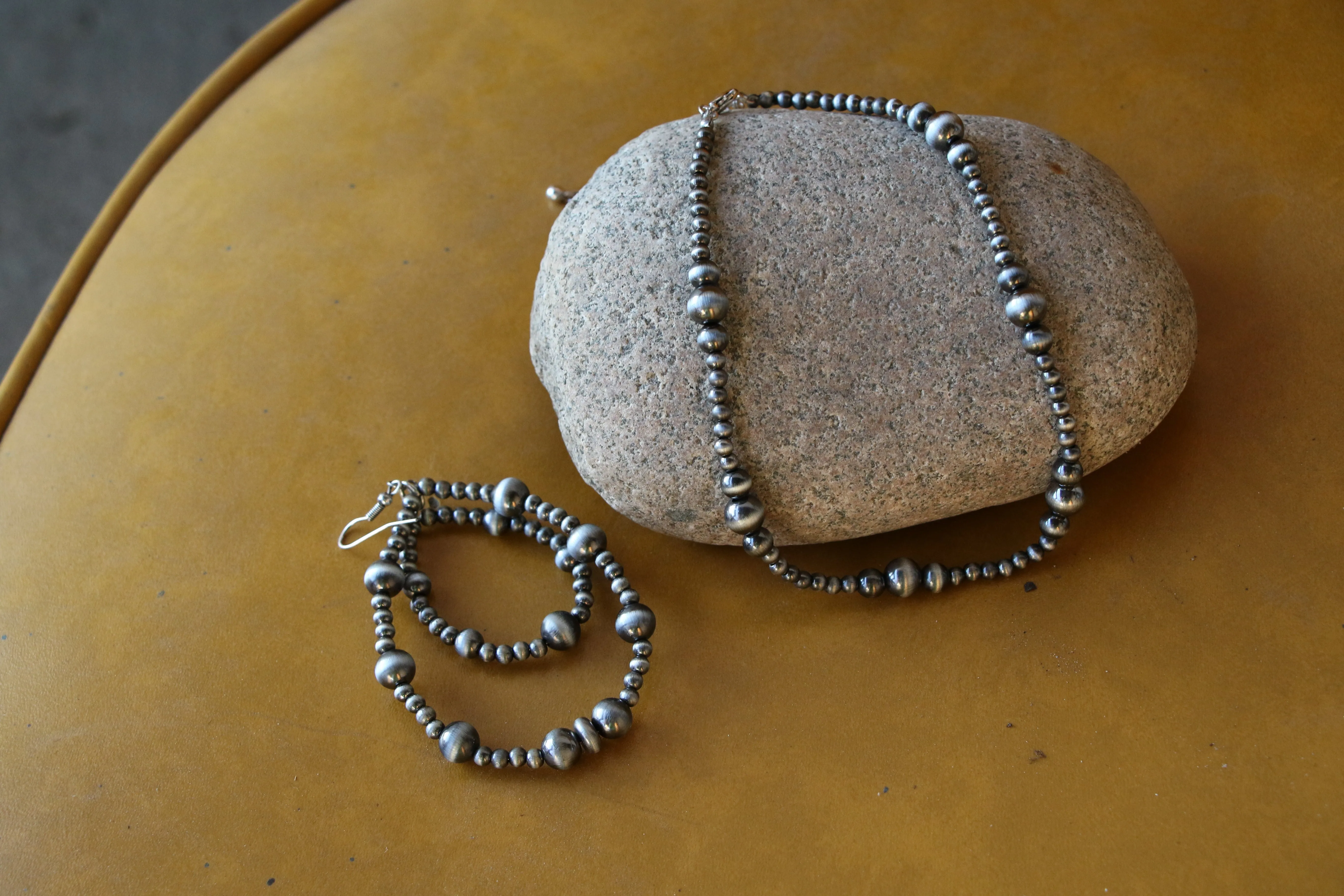 0047 FAUX SILVER BEAD CHOKER