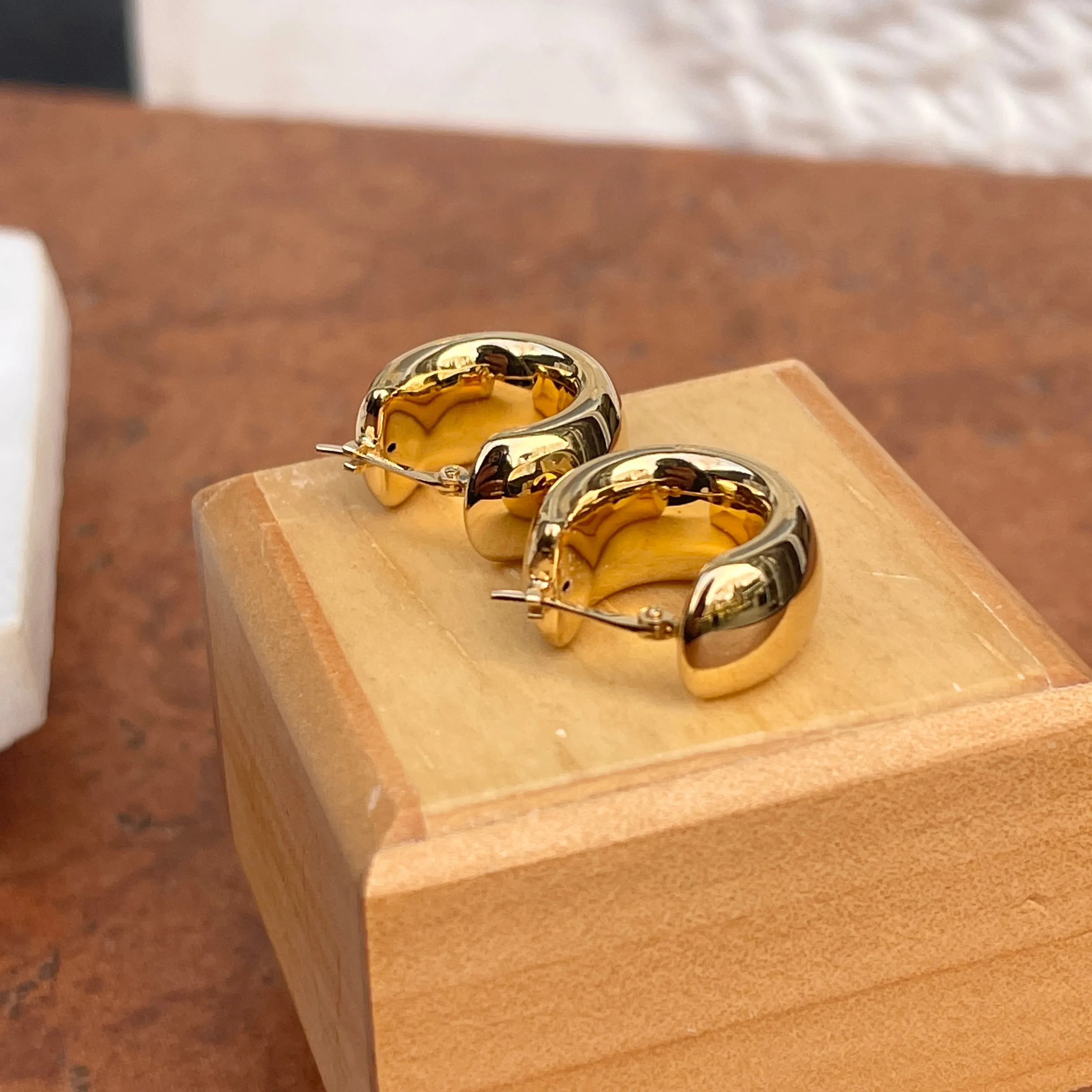 14KT Yellow Gold Shiny 9mm Wide Puffed Huggie Hoop Earrings 18mm