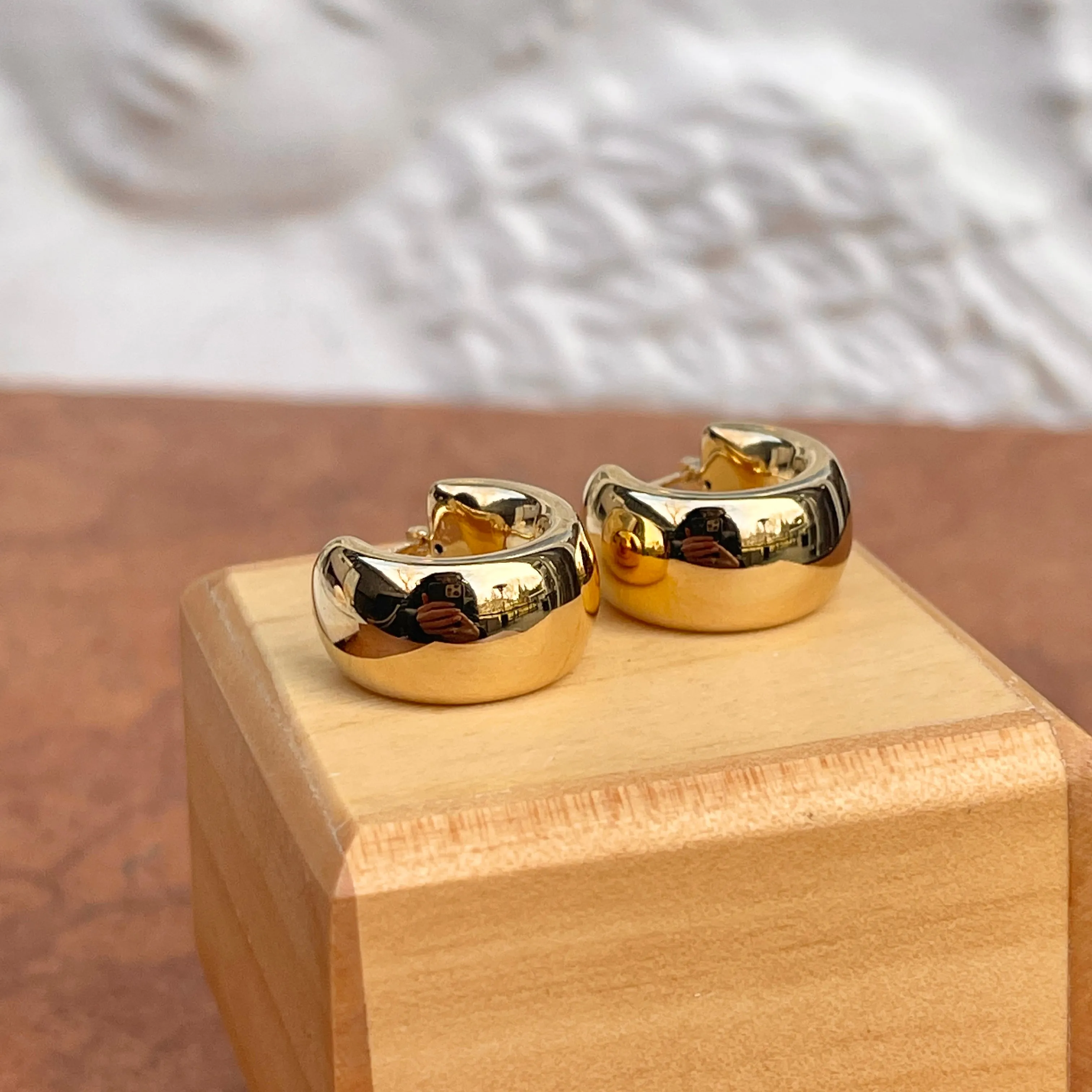 14KT Yellow Gold Shiny 9mm Wide Puffed Huggie Hoop Earrings 18mm