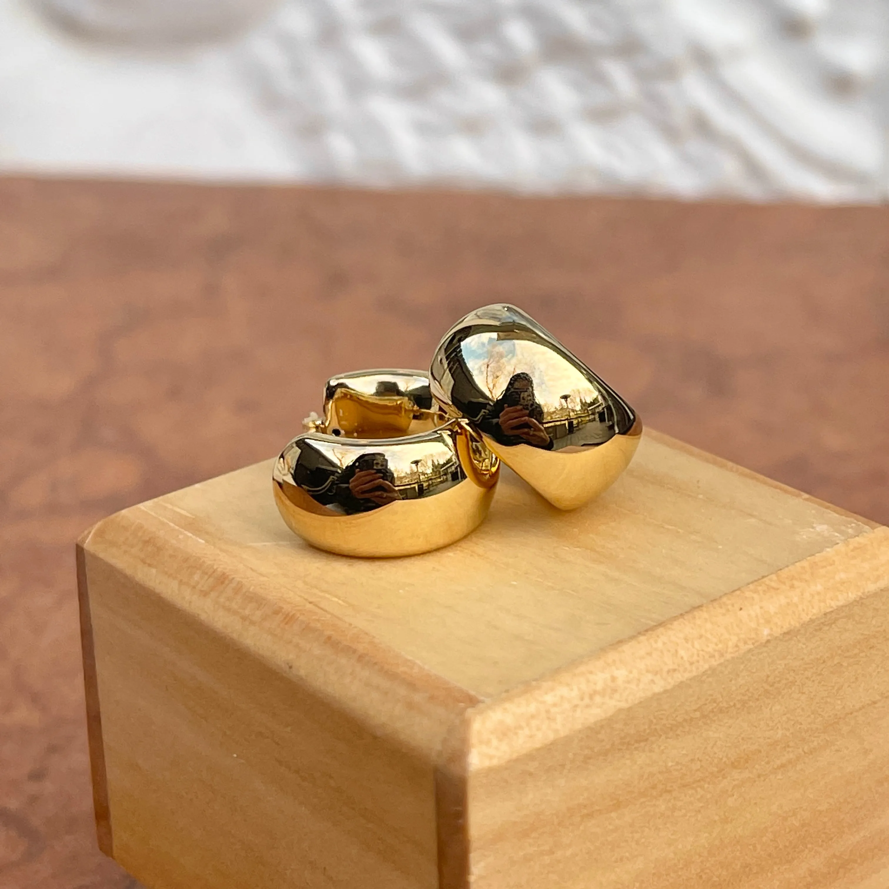 14KT Yellow Gold Shiny 9mm Wide Puffed Huggie Hoop Earrings 18mm