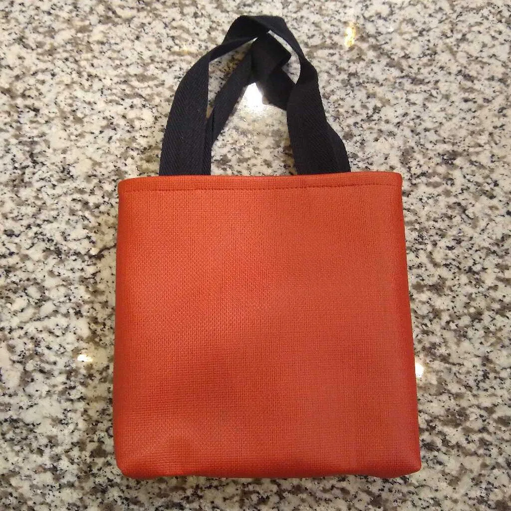800 Kid's Tote with Paper, Chalk, Crayons