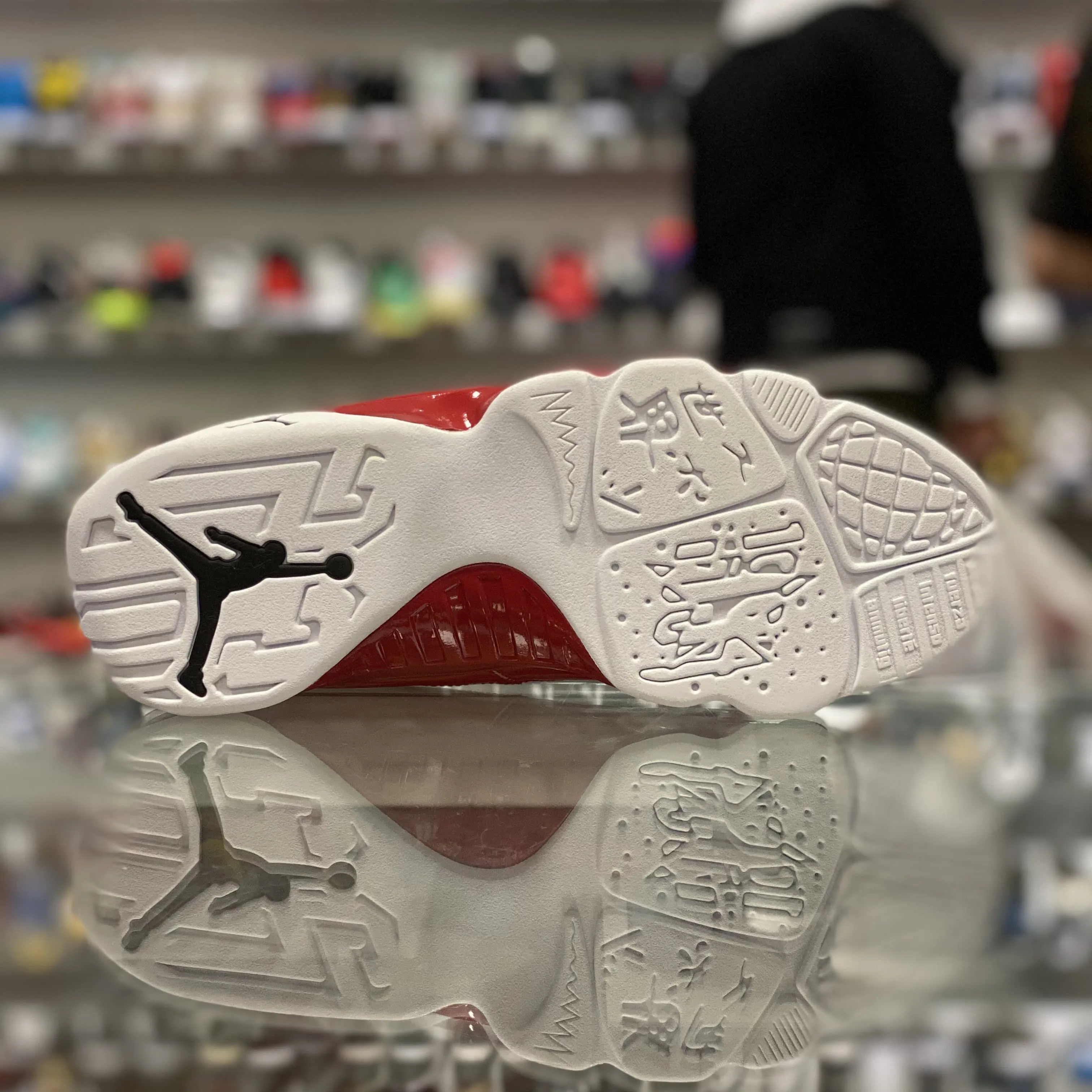 Air Jordan 9 Retro “White Gym Red”