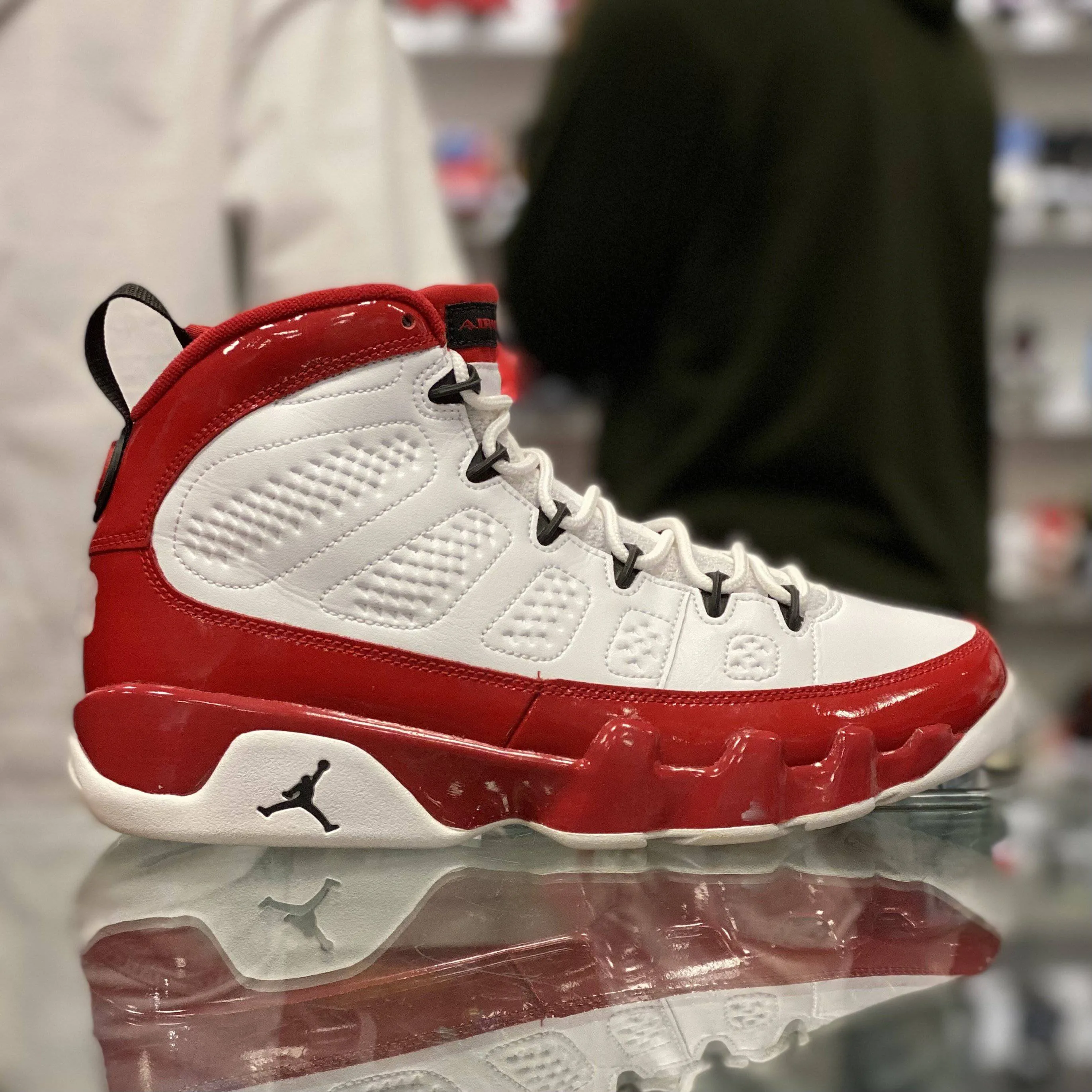 Air Jordan 9 Retro “White Gym Red”