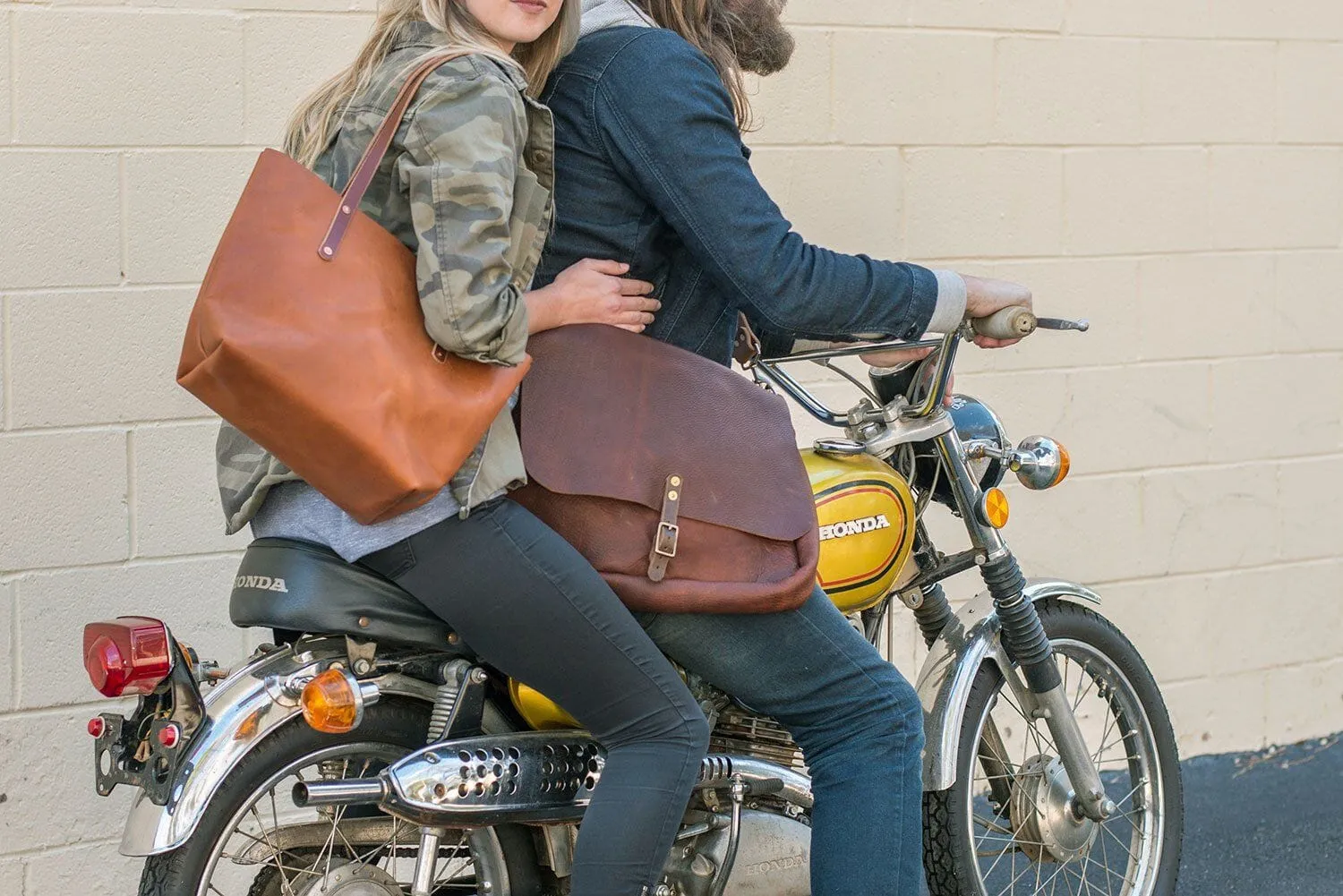 AVERY LEATHER TOTE BAG - MEDIUM - CARAMEL