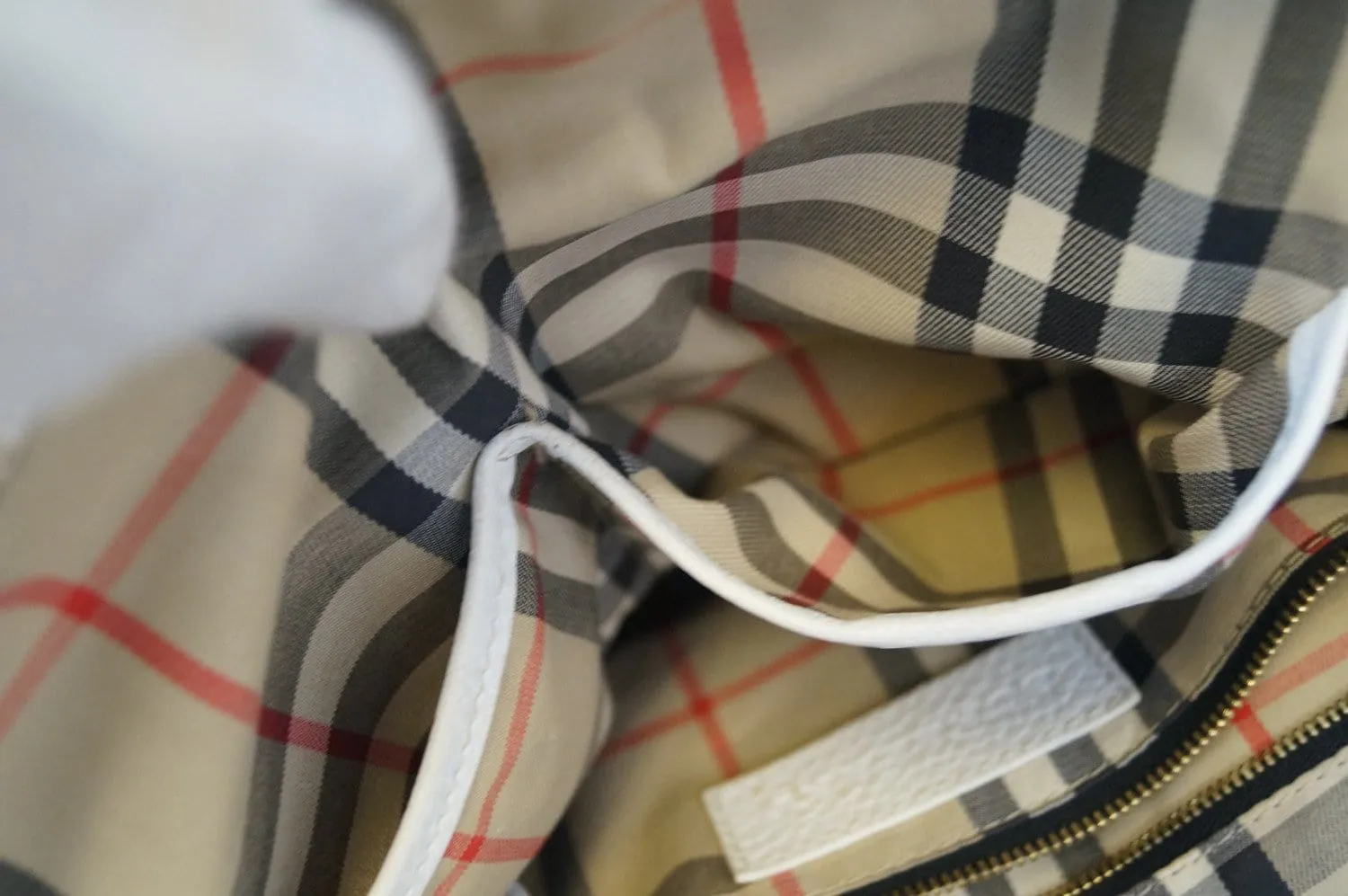 BURBERRY Grainy Leather White Bowling Shoulder Bag