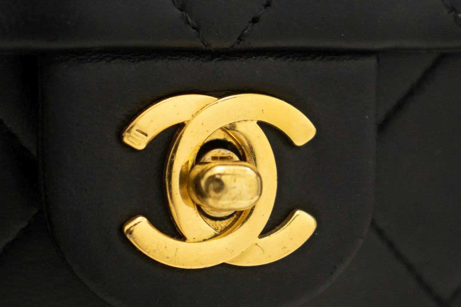 CHANEL Mini Square Small Chain Shoulder Bag Crossbody Black Quilt k85