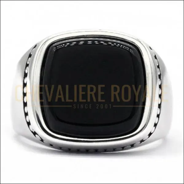Chevalière simple en argent pour homme au style classique
