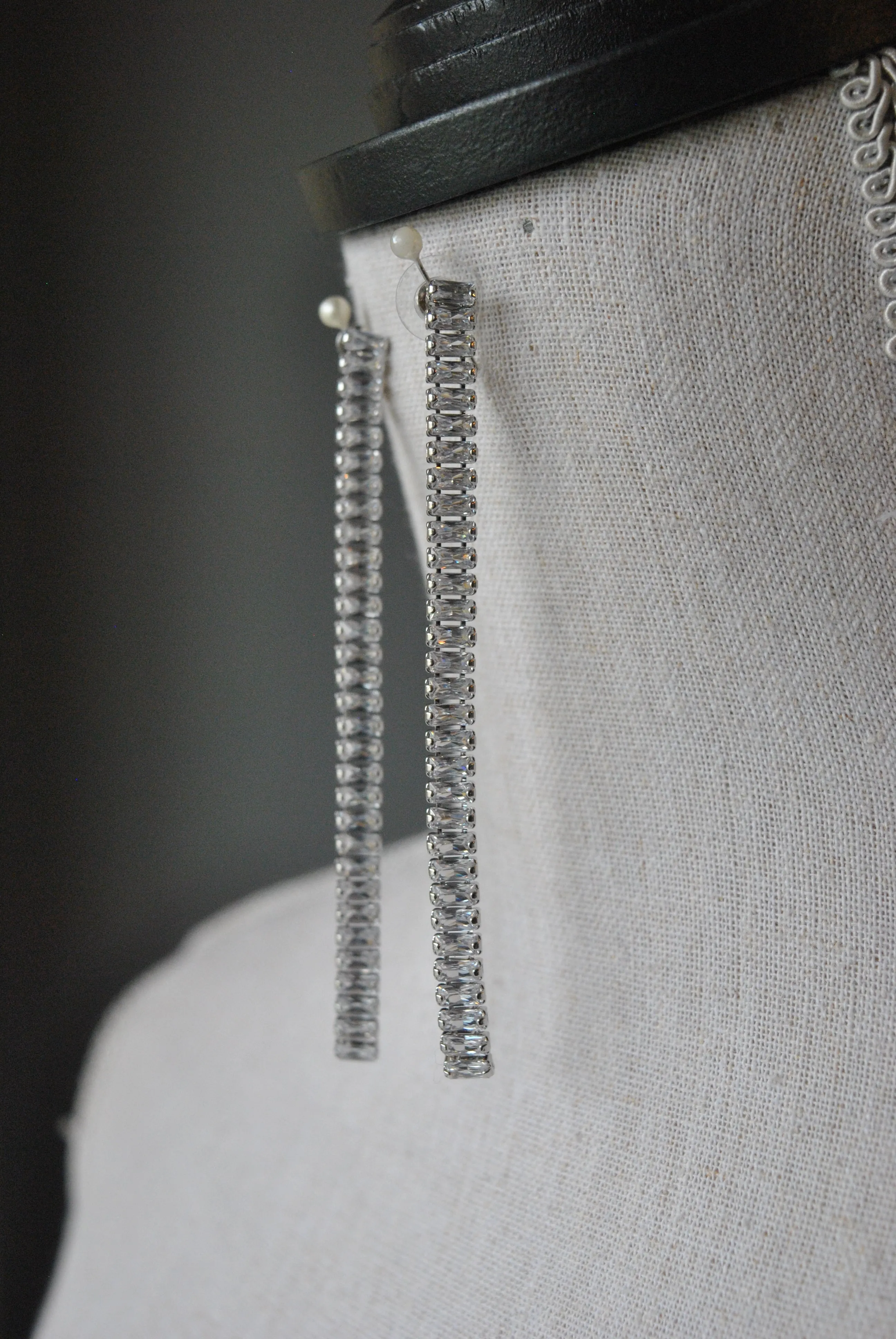 FASHION COLLECTION - CLEAR CRYSTALS LONG EARRINGS