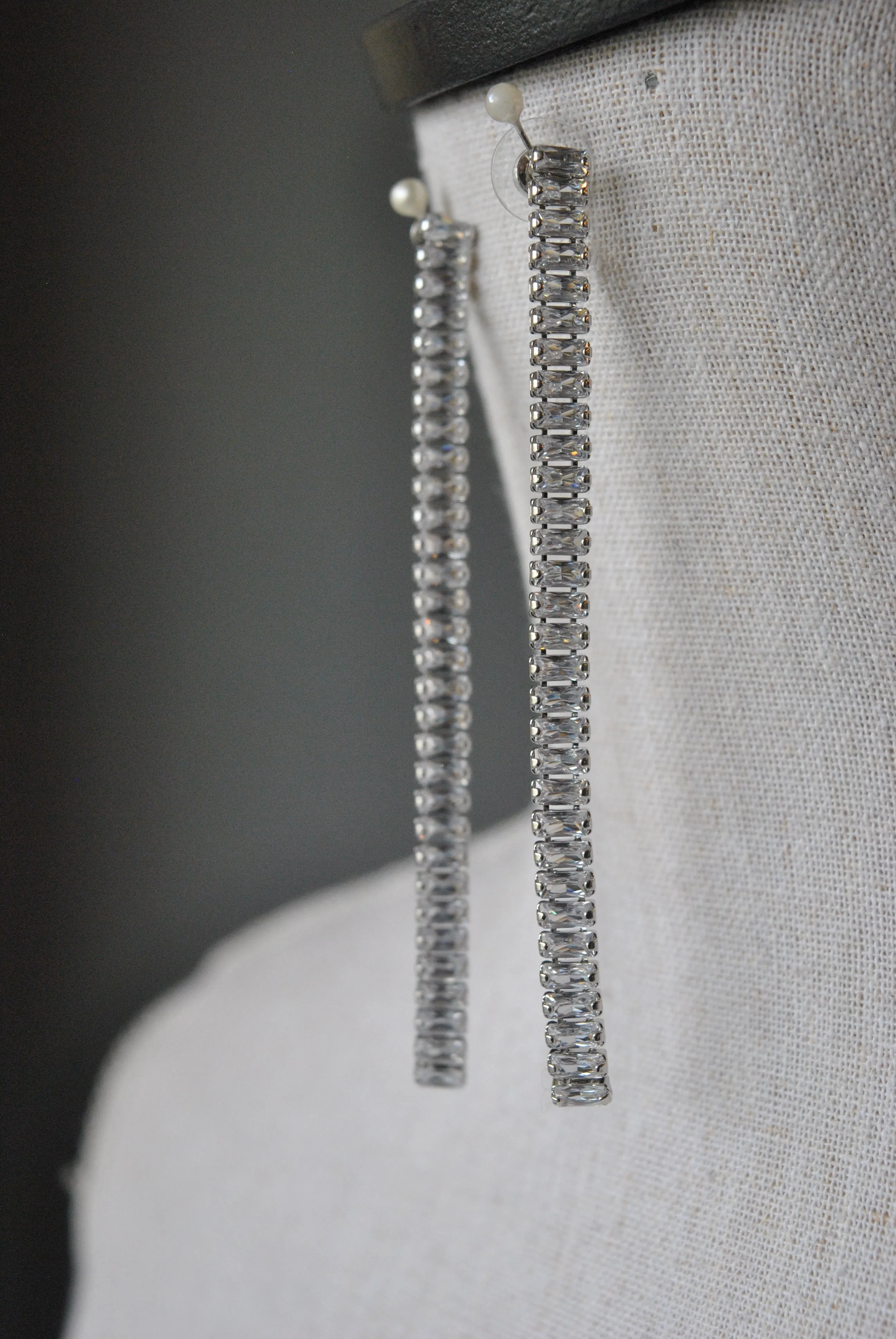 FASHION COLLECTION - CLEAR CRYSTALS LONG EARRINGS