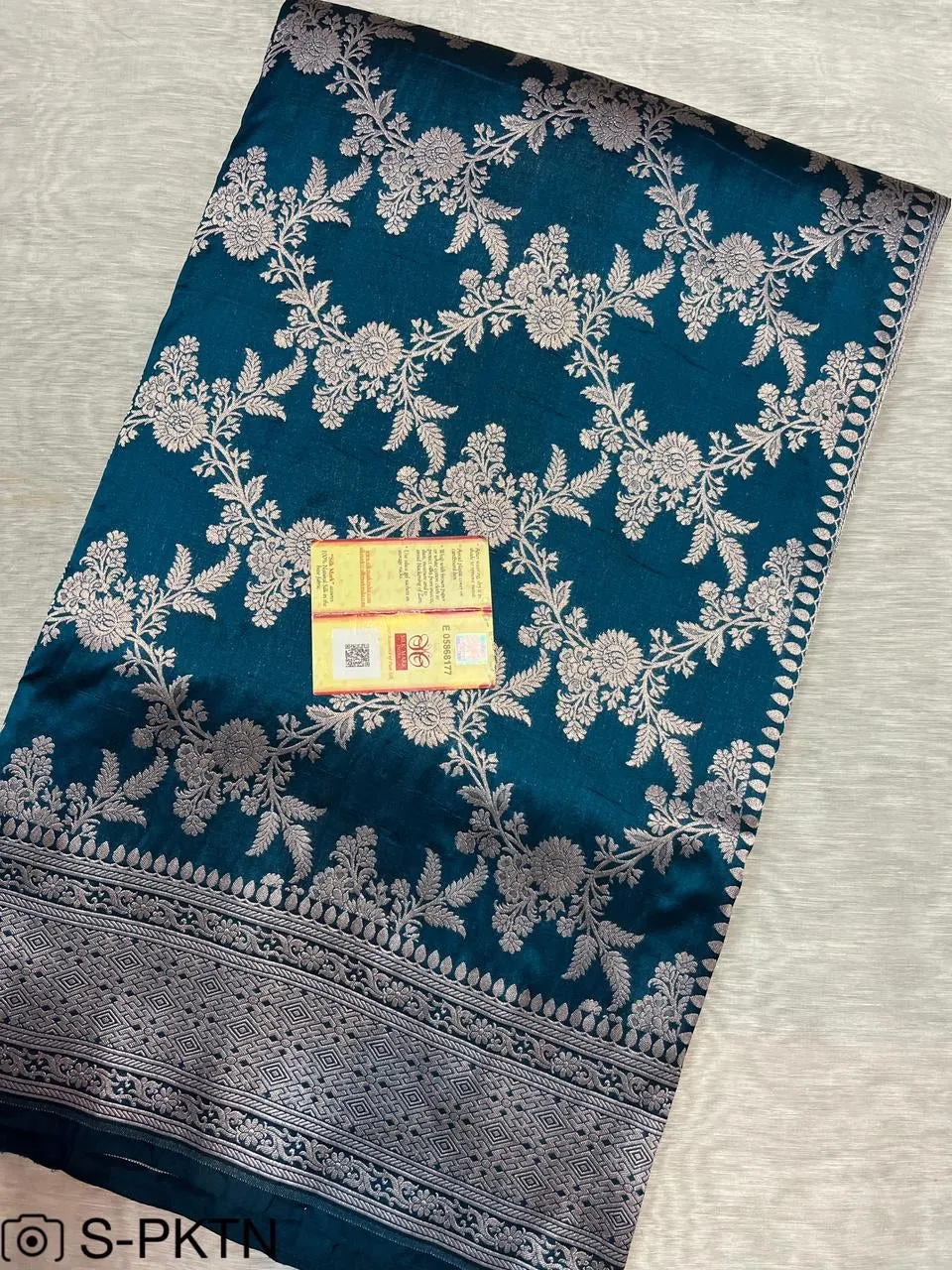 Gold Zari Banarasi Silk Saree with heavy pallu