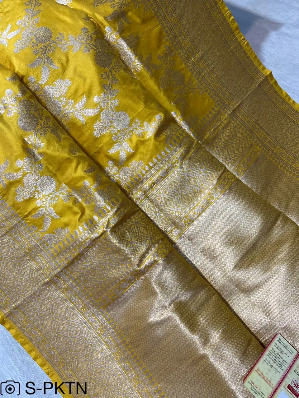 Gold Zari Banarasi Silk Saree with heavy pallu