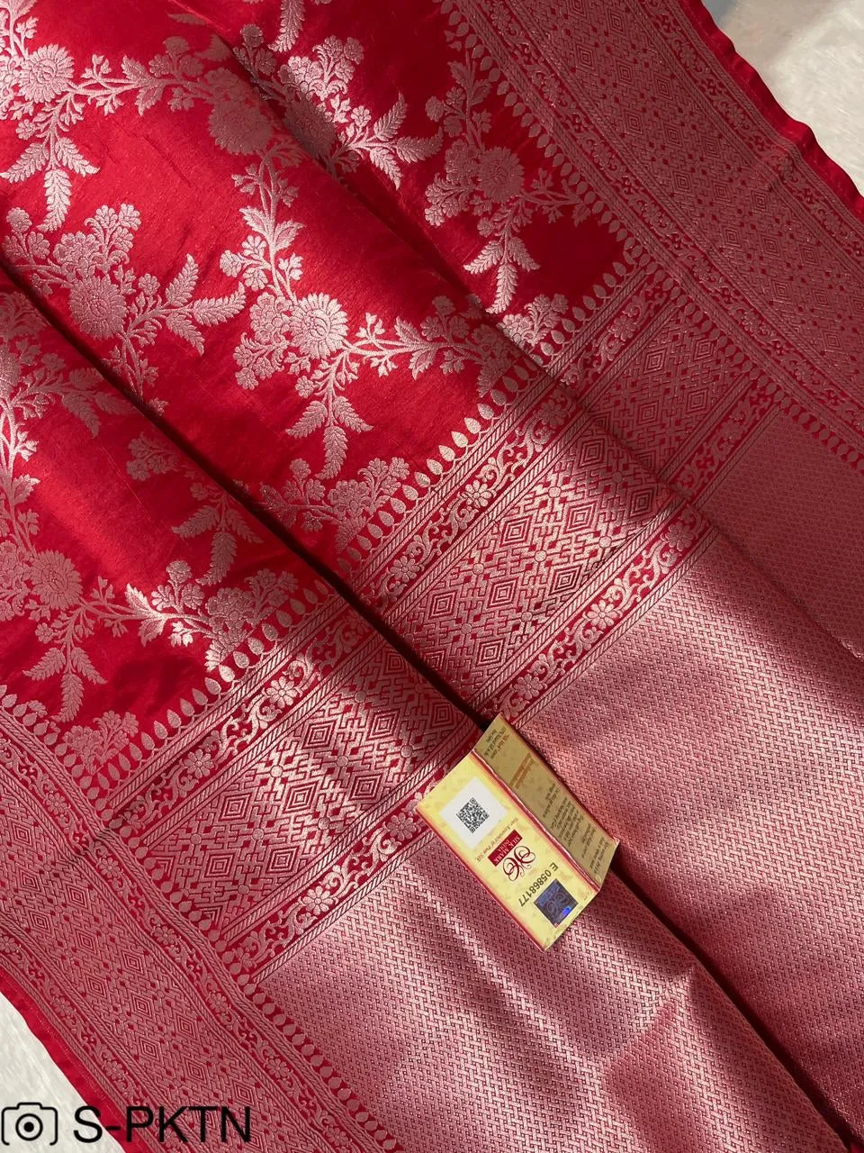 Gold Zari Banarasi Silk Saree with heavy pallu