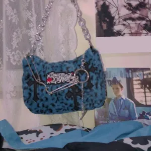 Gothic Chain Crossbody Bag: Edgy, Plush, and Perfect for the Y2K Vibe
