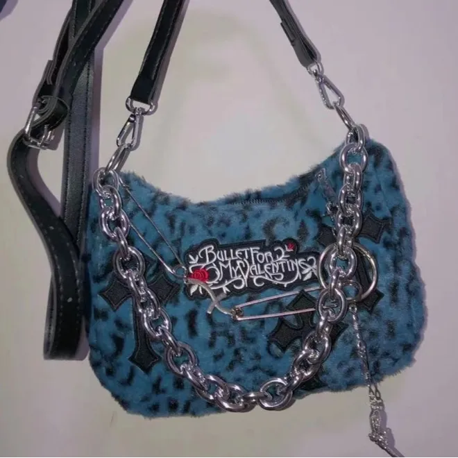 Gothic Chain Crossbody Bag: Edgy, Plush, and Perfect for the Y2K Vibe