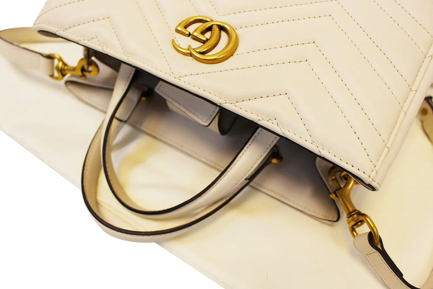 GUCCI GG Marmont small Matelassé Top Handle White Tote Bag 448054