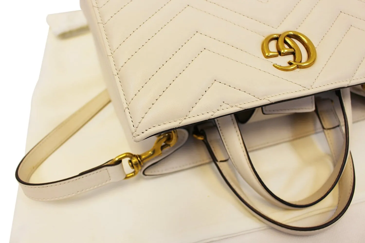 GUCCI GG Marmont small Matelassé Top Handle White Tote Bag 448054