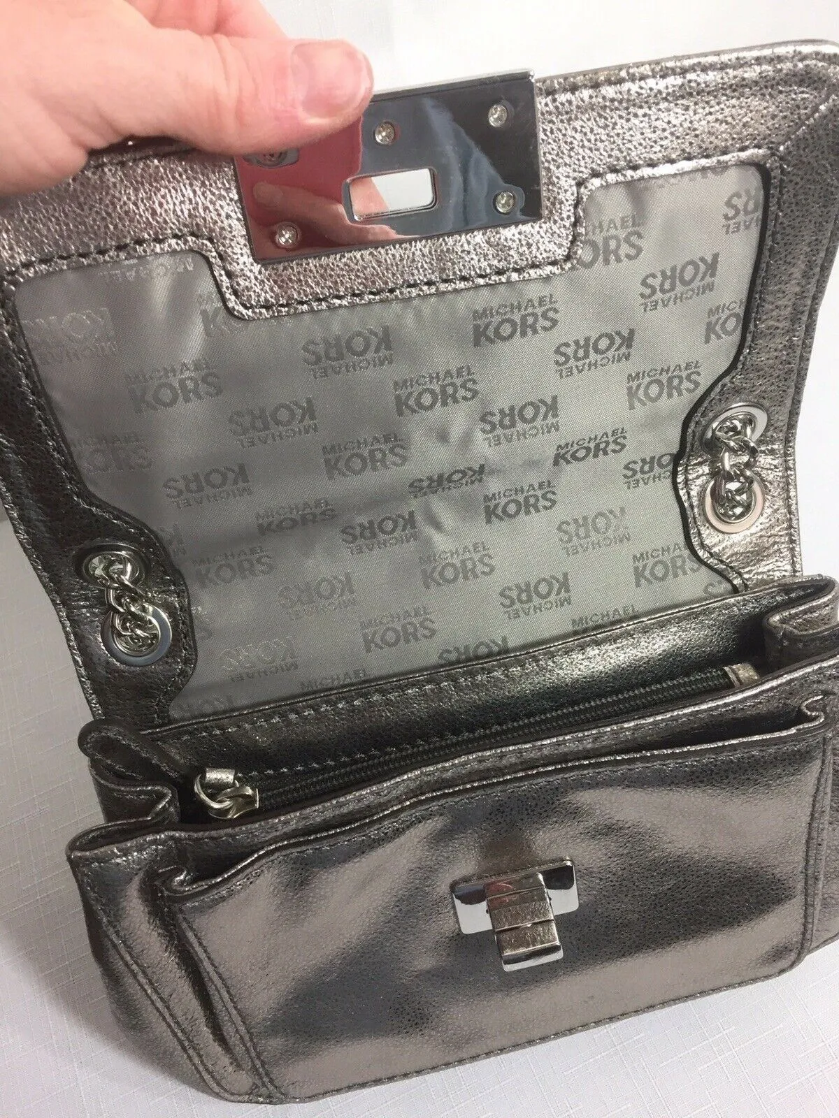 Micheal Kors  Metallic Silver Crossbody Chain Adjustable Strap Purse Zipper