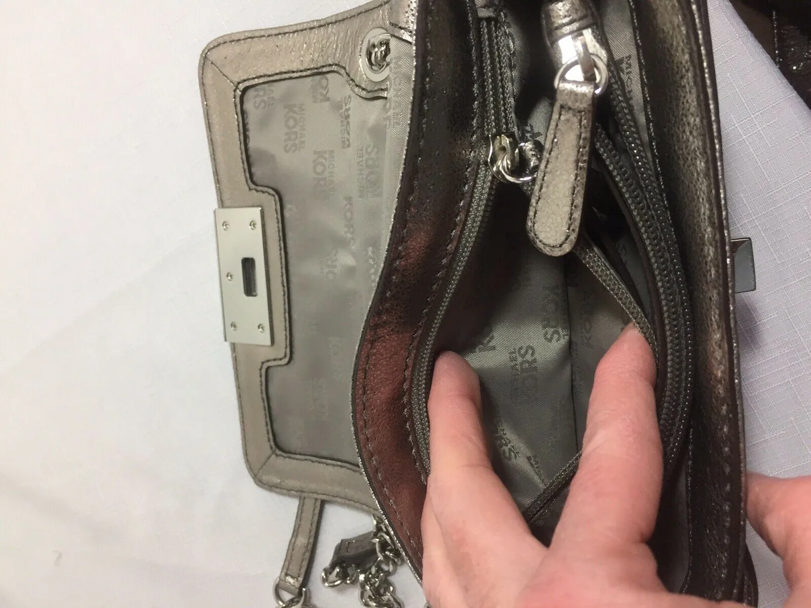 Micheal Kors  Metallic Silver Crossbody Chain Adjustable Strap Purse Zipper