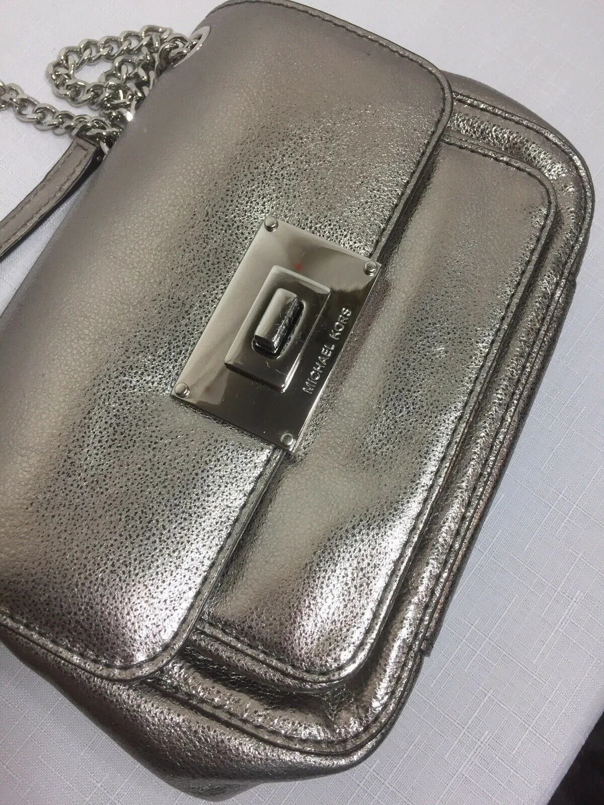 Micheal Kors  Metallic Silver Crossbody Chain Adjustable Strap Purse Zipper