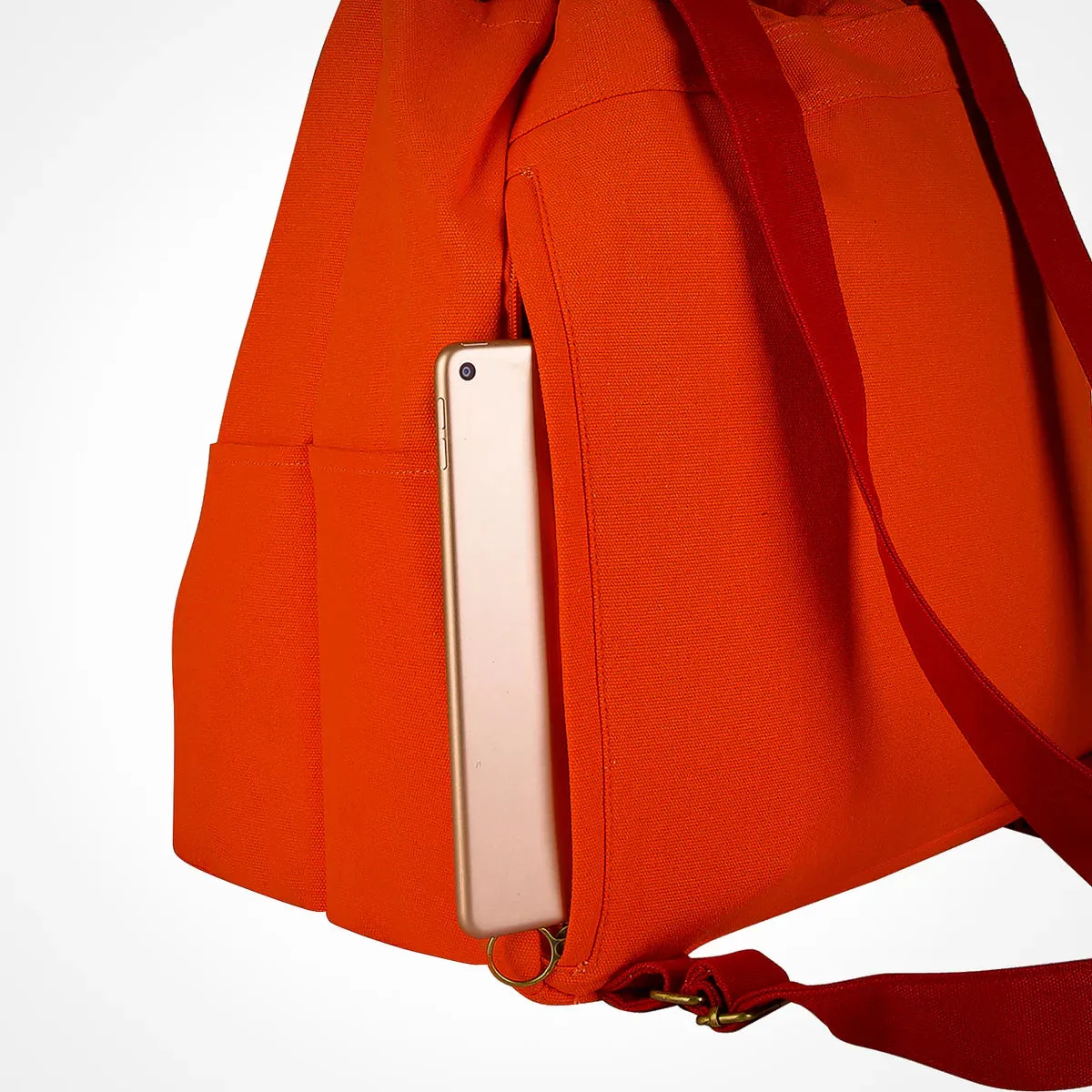 RED STRINGS & CO. Nomad Smart Tote Pack