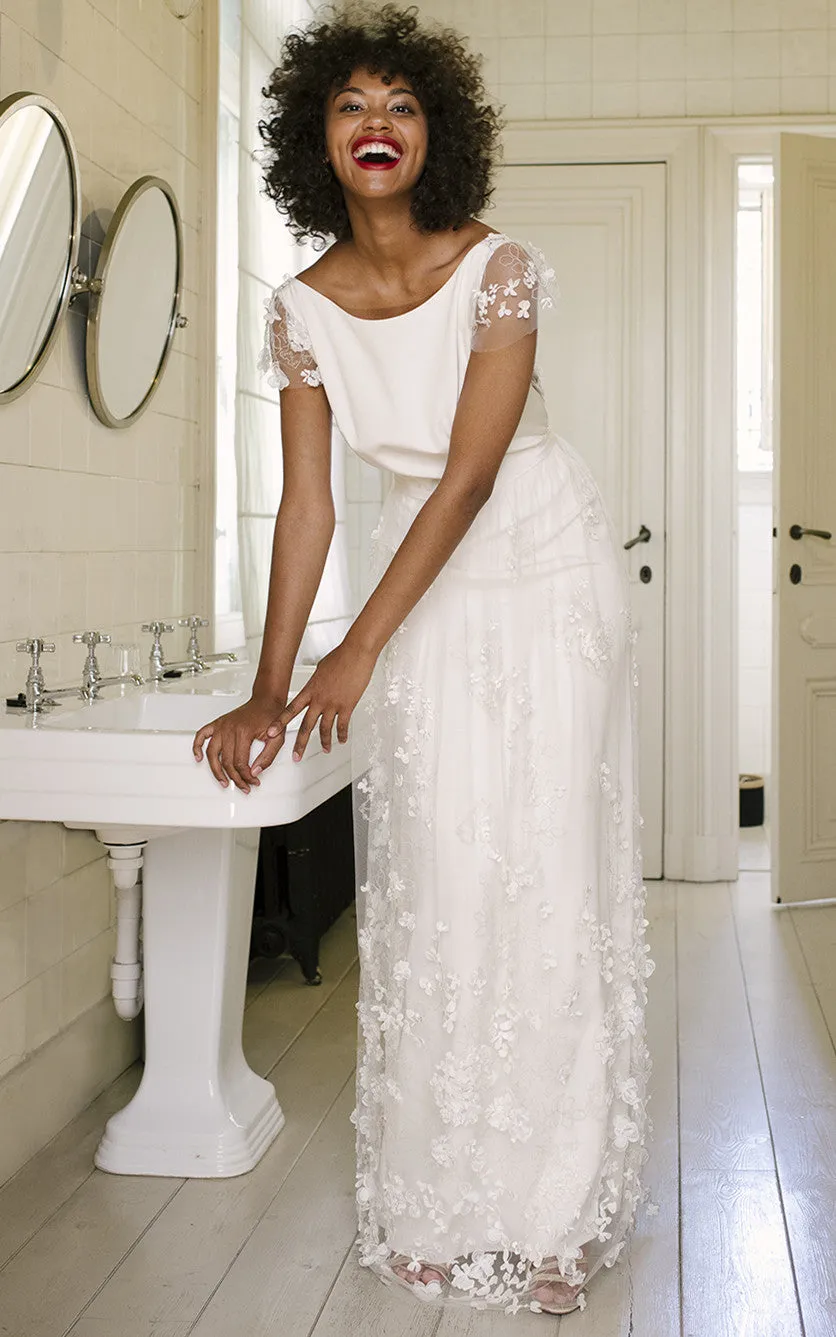 Romantic A Line Bateau Neck Chiffon Tulle Wedding Dress with Appliques-716365