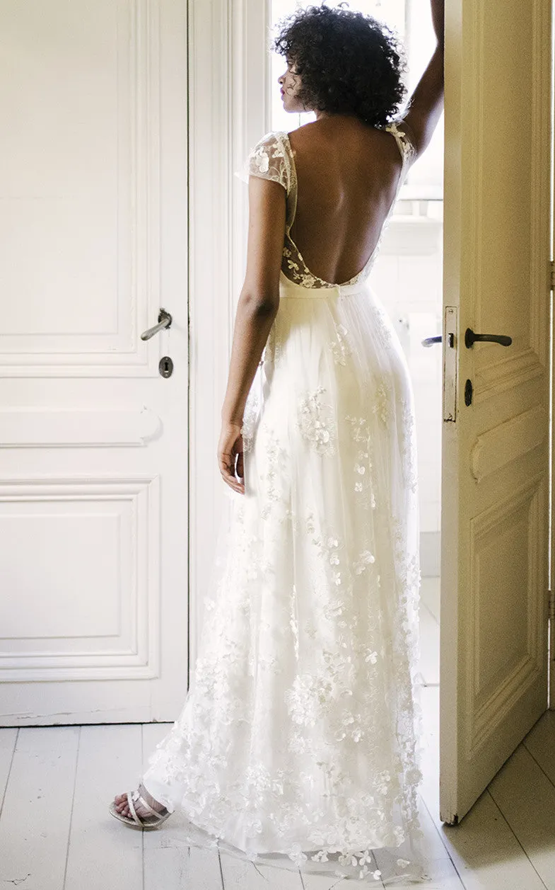 Romantic A Line Bateau Neck Chiffon Tulle Wedding Dress with Appliques-716365
