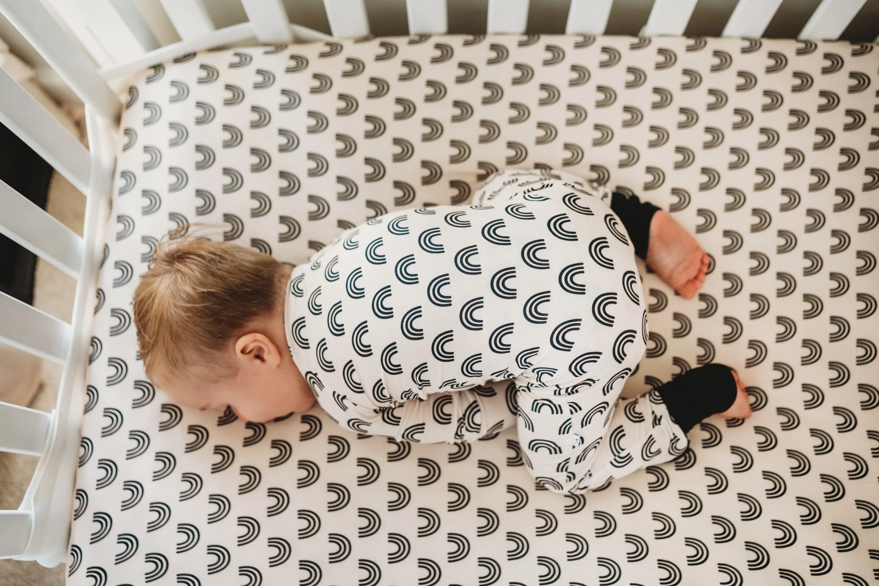SIMPLE RAINBOW DREAM CRIB SHEET