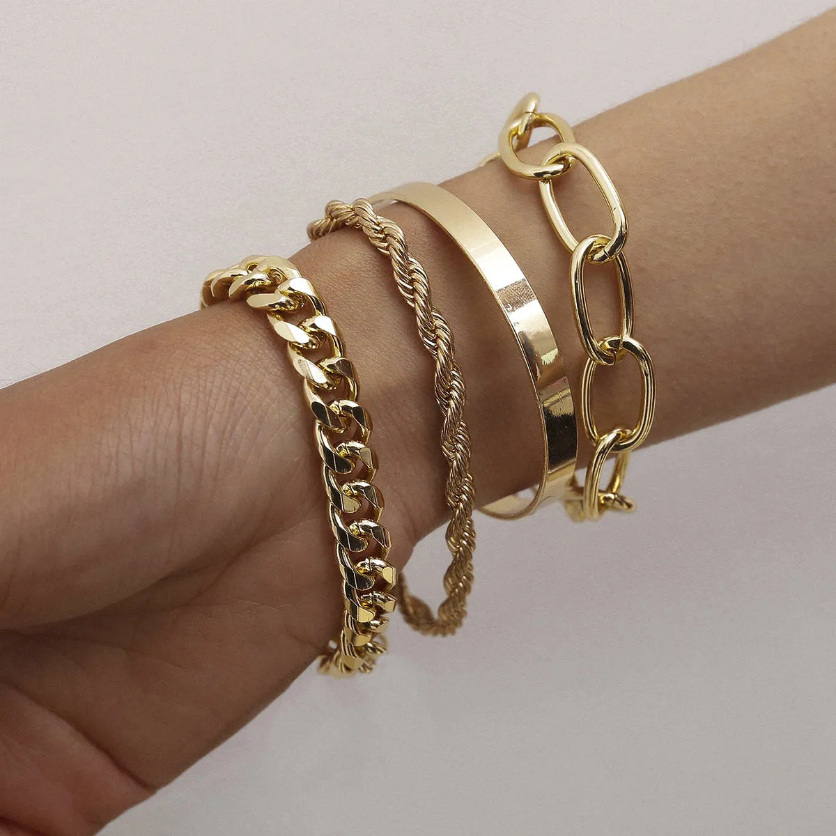 Simple thread exaggerated O-shaped suit bracelet