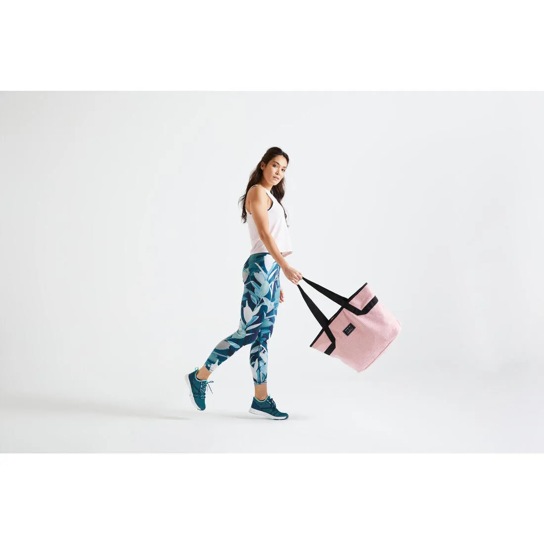 The sport tote: a must-have for your fitness kit. For the gym... or anywhere!