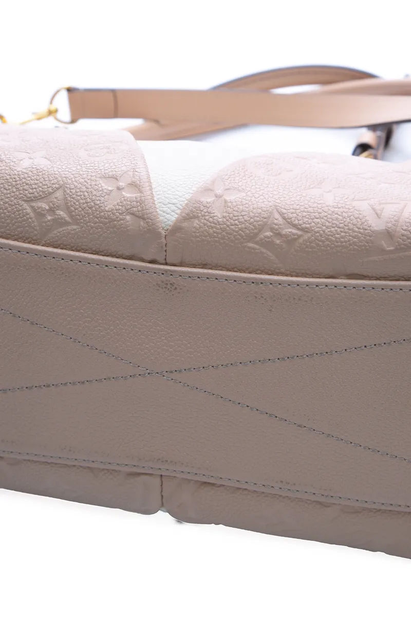 V MM Tote Bag