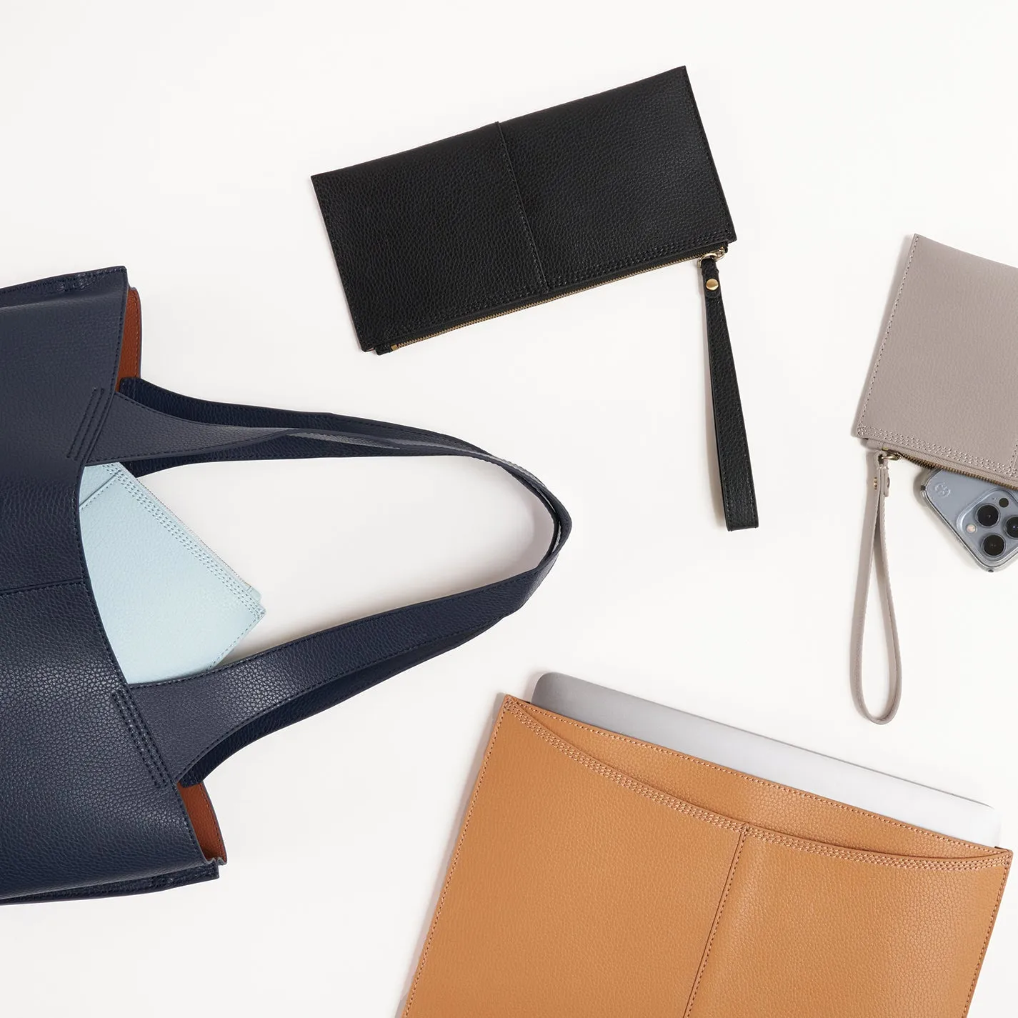 Vida Large Pouch in Micro Pebbled Leather - Biscuit