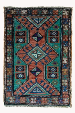 Vintage Turkish Mini Rug No. 556 | 1'10 x 2'7