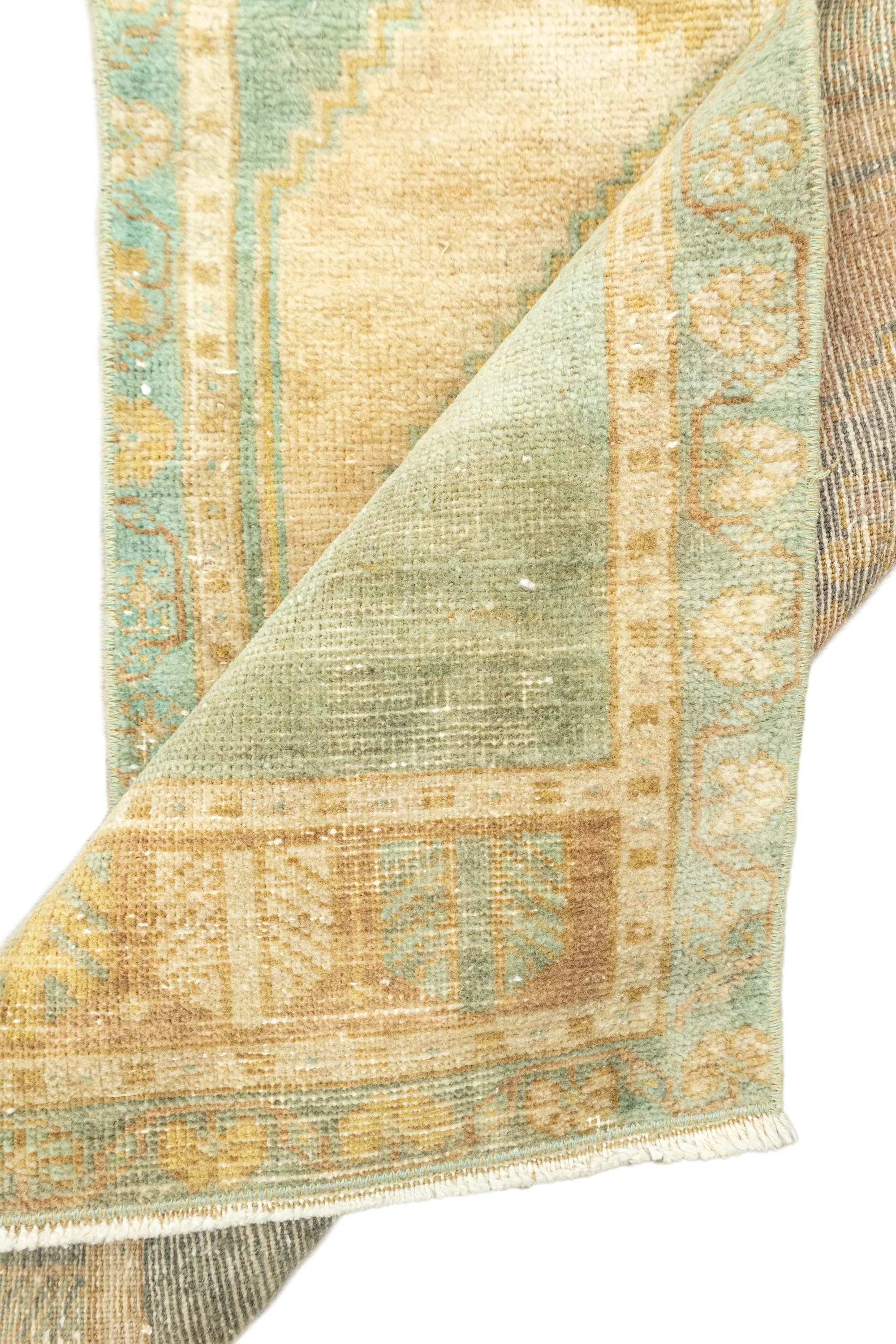 Vintage Turkish Mini Rug No. 705 | 1'8 x 3'1