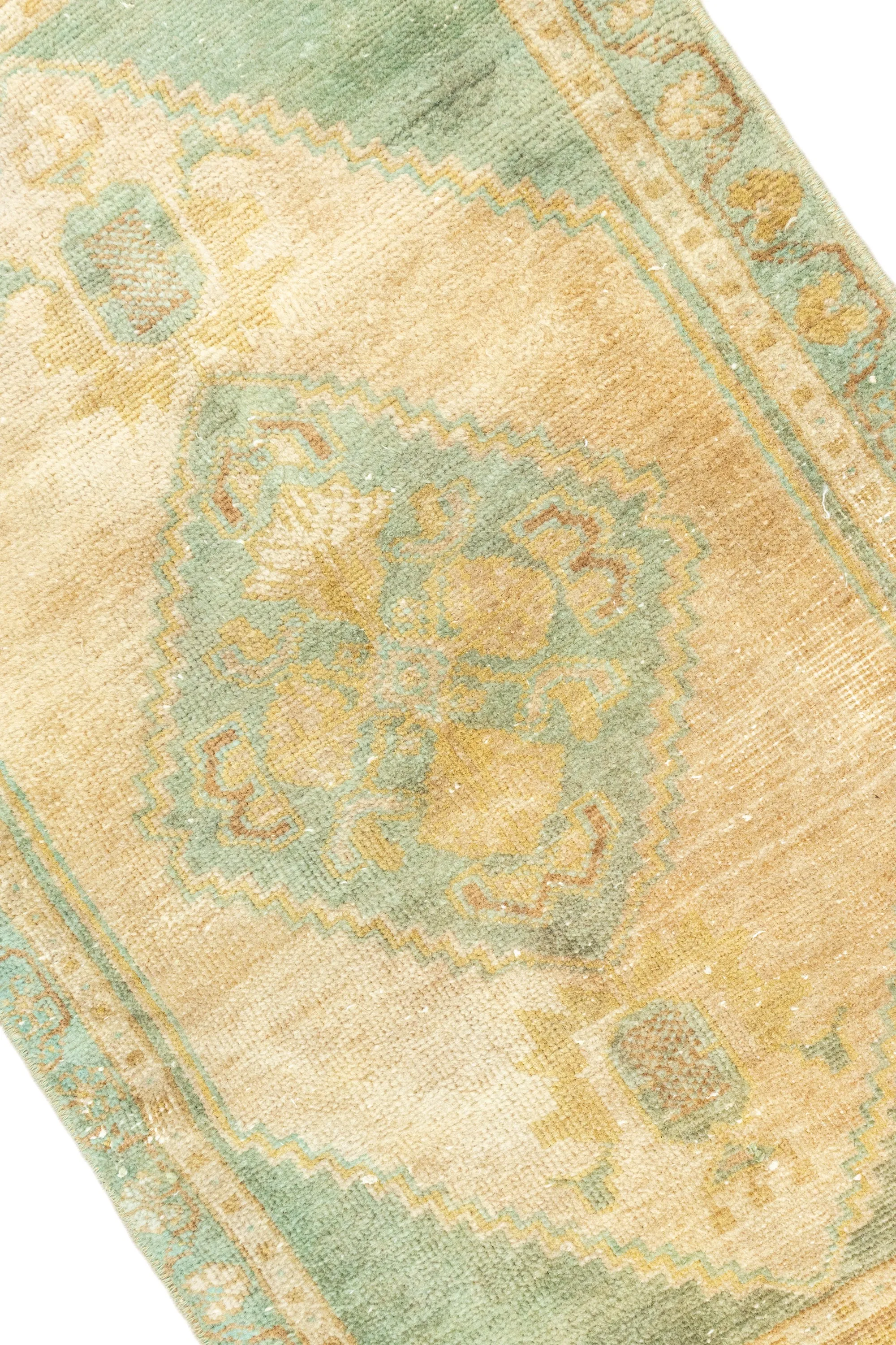 Vintage Turkish Mini Rug No. 705 | 1'8 x 3'1