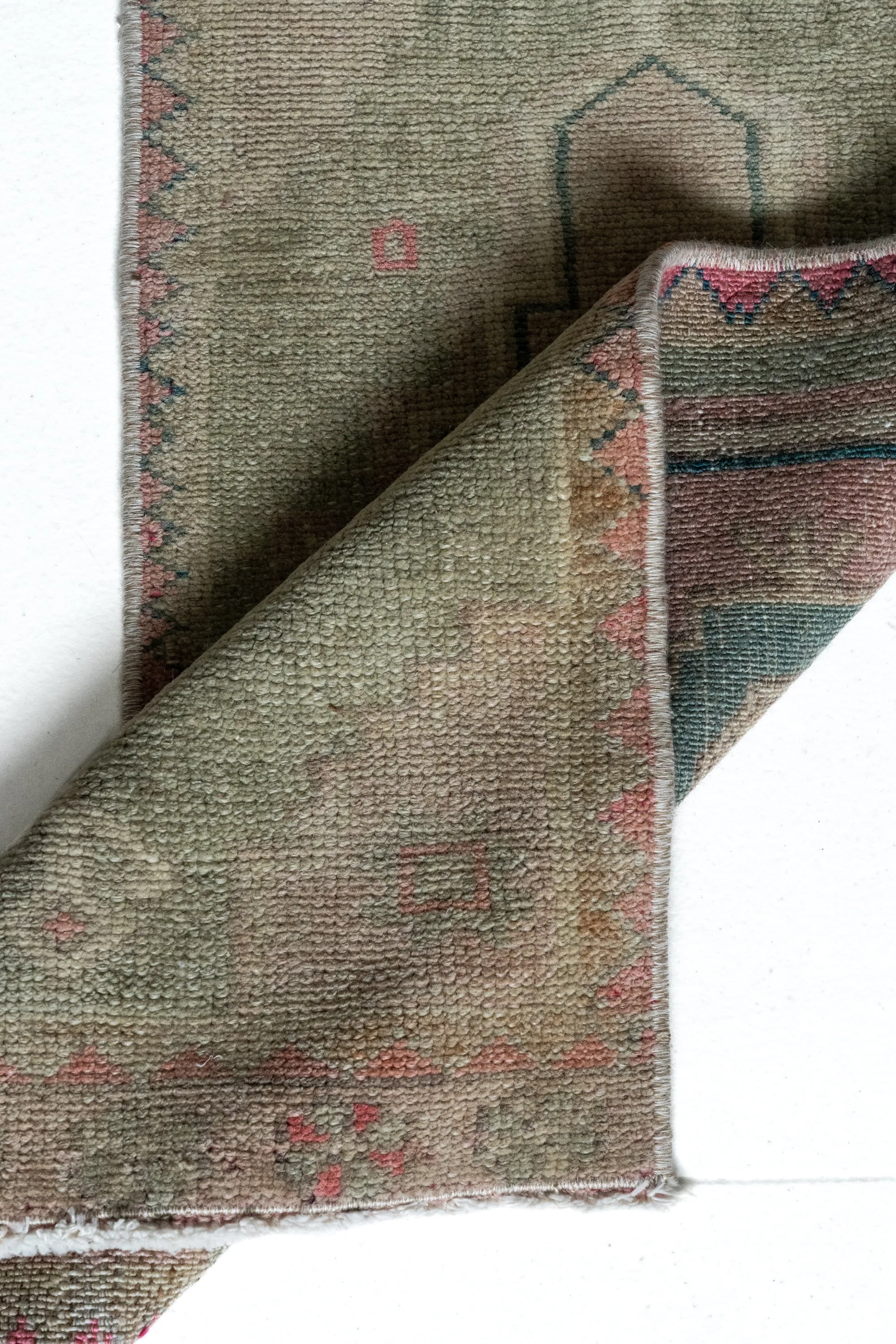 Vintage Turkish Mini Rug No. 727 | 1'4 x 2'9