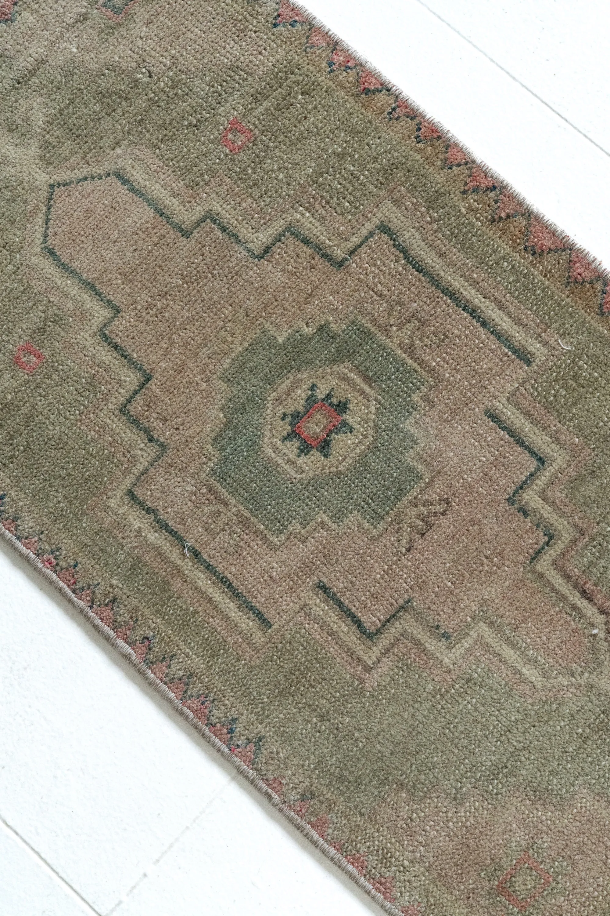Vintage Turkish Mini Rug No. 727 | 1'4 x 2'9